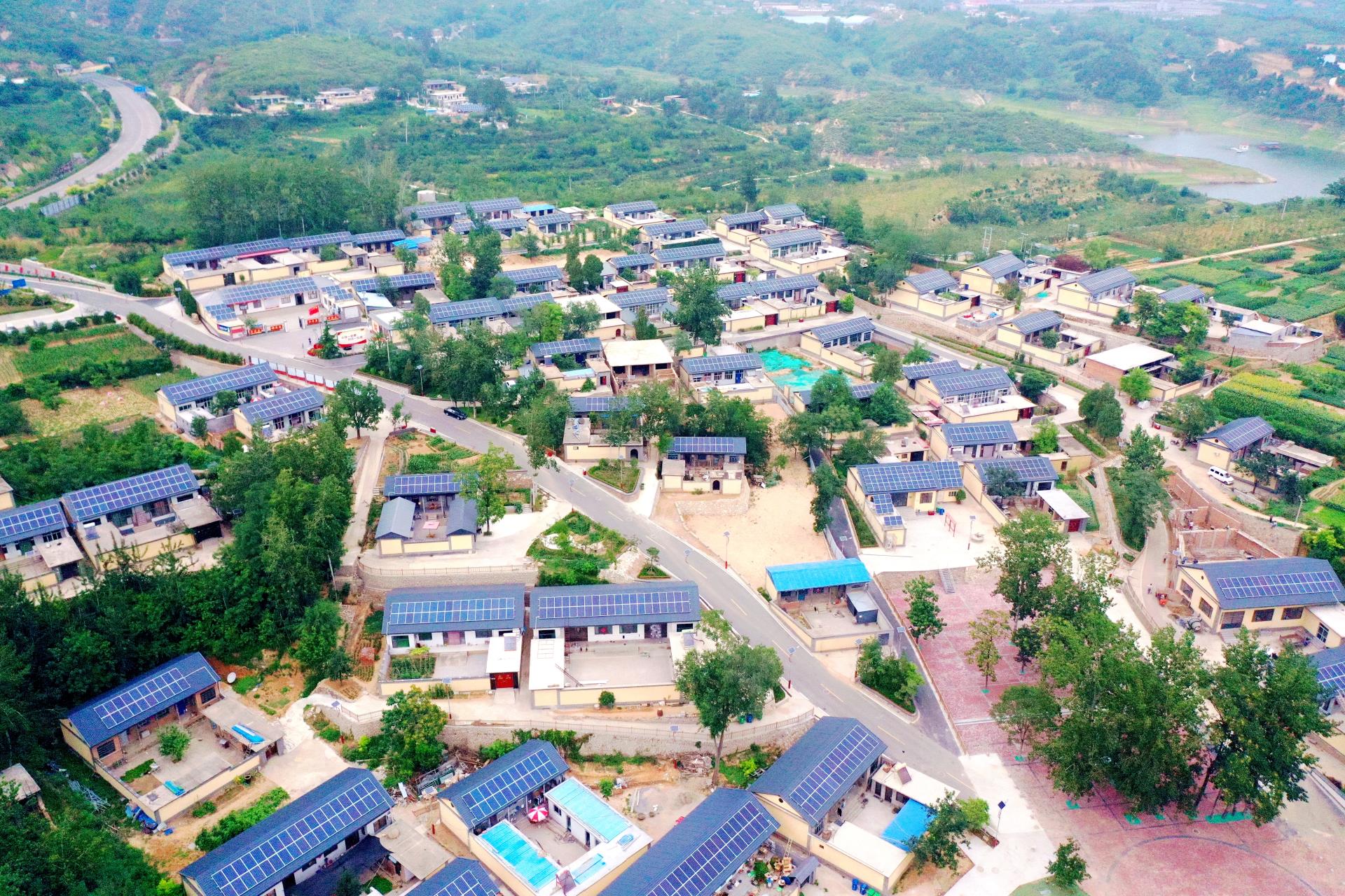 J9集团国际电气西柏坡北庄光伏示范工程